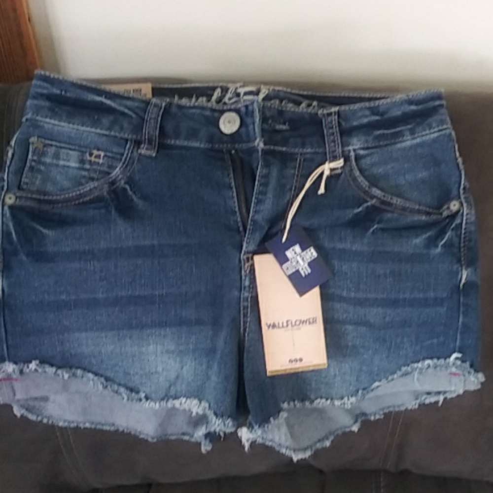 Wallflower Shorty Short size 3